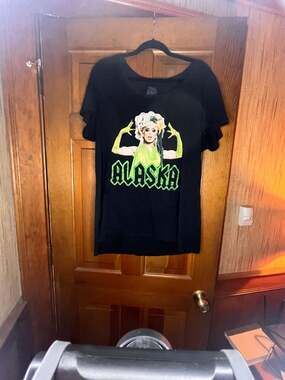 Drag Queen Merch Alaska ThunderFck3000 T-Shirt Size 3